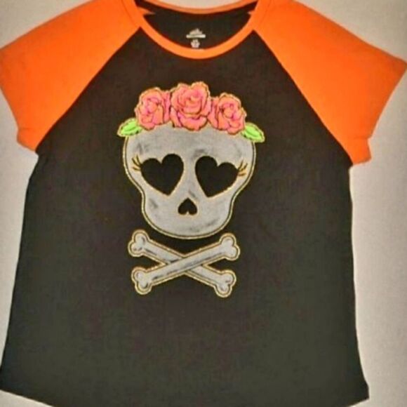 CELEBRATE HALLOWEEN TSHIRT 🎃 - Picture 1 of 2